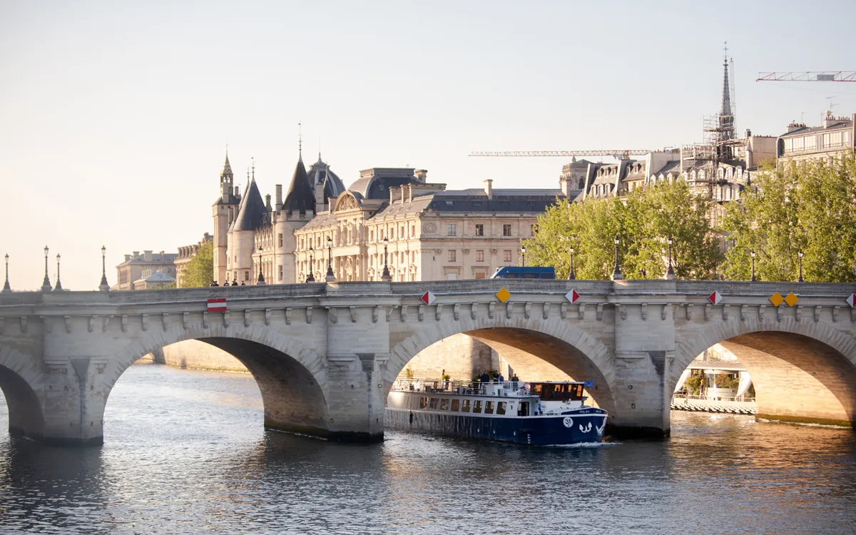 La Seine, fleuve-capitale.