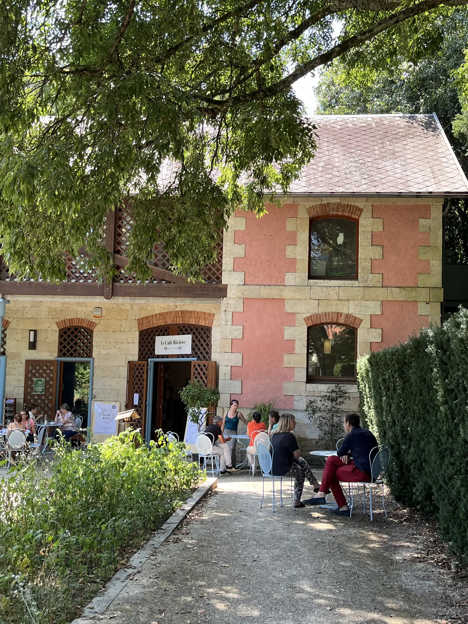 Découverte des ruches et des abeilles
