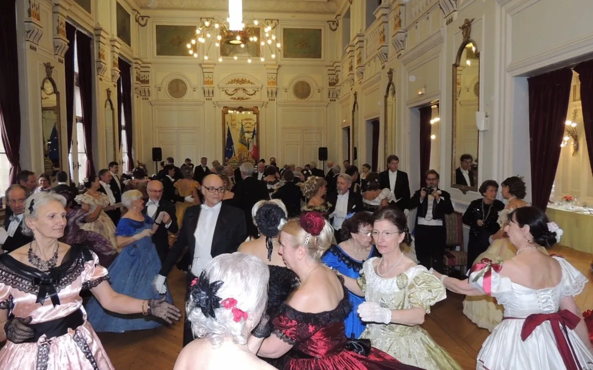 Agenda de nos bals costumés d'automne !