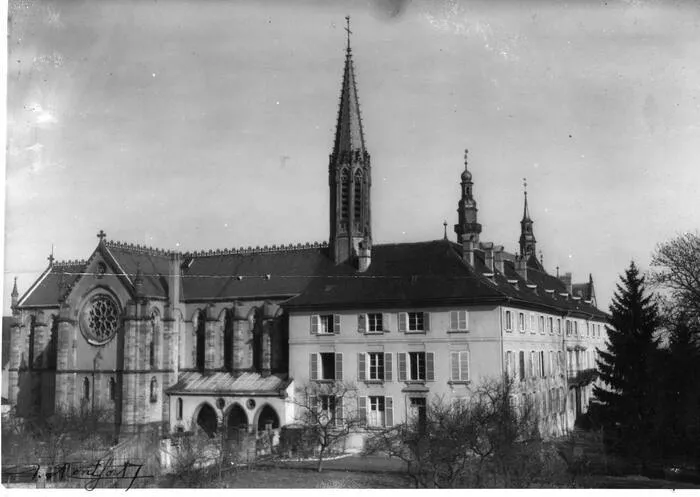 Histoire de la chapelle et du pensionnat Notre-Dame de Molsheim à travers une exposition de documents photographiques commentée.