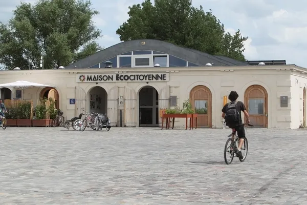 LA MÉTROPOLE EN PARTAGE :15 REGARDS SUR LA MOBILITÉ QUOTIDIENNE À BORDEAUX MÉTROPOLE PAR RÉGIS DUVIGNAU