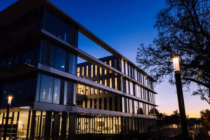 Visite guidée d'Atrium, la nouvelle bibliothèque de l'Université Paul-Valéry