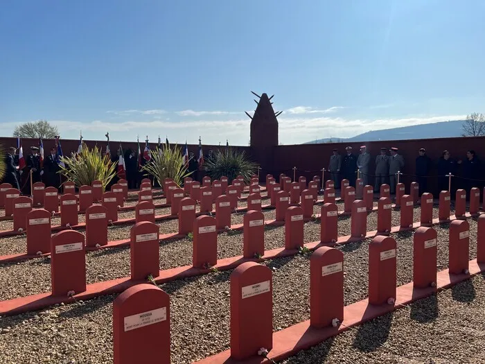 Visite guidée du Tata Sénégalais, nécropole nationale